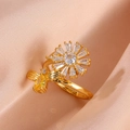 Anillo giratorio de abeja y flor dorada con circonitas brillantes sobre seda melocotón - Estilo Abeja Margarita Dorada (J425)