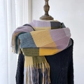 Sciarpa a quadri gialli, lilla e verdi con bordi con morbide frange eleganti - Giallo & Viola