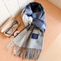 Écharpe à carreaux bleu et gris 100% laine avec franges et étiquette sur bois - Standard Anglais-55# Business Bleu à Carreaux