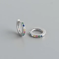 Pendientes de aro huggie en plata de ley S925 con circonitas multicolores engastadas - Plata Circonita Colorida