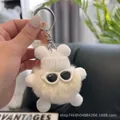 Porte-clés ours en fausse fourrure blanche avec bonnet tricoté et lunettes de soleil - Blanc Cassé
