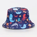Sombrero de sol azul marino para niños con estampados de ballenas y cangrejos - M (56-58cm) / Colección de Criaturas del Océano (#14)