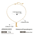 Vue détaillée d'un collier en acier inoxydable étanche avec dimensions du pendentif botte - Style Pendentif Botte Dorée (JDN2411023) / Or