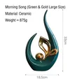 Scultura moderna astratta in ceramica verde scuro con dettagli dorati, altezza 33 cm, Morning Song - Canto del Mattino / Verde Oro Grande