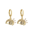 Details von 18K vergoldeten Evil Eye Ohrringen mit mikroversetzten Zirkonia-Steinen - Schwarz-Weiß Zirkonia / Minimalistisches Design