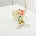 Détails du sac bandoulière en paille pour enfants avec fleurs et bandoulière tressée - Sac / Crème