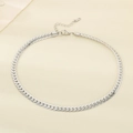 Dettaglio della catena piatta d'argento con chiusura a moschettone su tessuto beige - 400x6.6mm / Color Acciaio