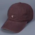 Detailansicht der Vintage-Baumwoll-Baseballkappe mit feiner H-Buchstabenbestickung - M (56-58cm) / Purpurrot