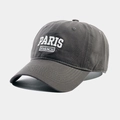 Détail de la broderie Paris blanche et texture coton sur une casquette gris anthracite - Gris