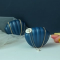 Creative shell-shaped blue wedding candy box with a gold pearl necklace and elegant finish - Pearl and Card Style / Royal Blue