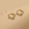 Boucles d'oreilles losanges dorées élégantes avec cœur ajouré et pavé de zircons blancs - Coeur Creux