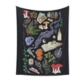 Détail d'une tapisserie tarot du soleil noir avec motifs de champignons et herbes mystiques - 73X95CM / Tarot Botanique de Sorcellerie (GT220202-1)