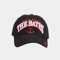 Dettaglio del ricamo 3D e del logo dell'ancora su un cappellino da baseball nero - Regolabile / Nero