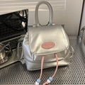 Zaino in pelle argento metallizzato con coulisse rosa e accenti di perline - Argento Senza Ciondolo