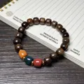 Bracelet bouddhiste en bois d'agar 108 perles avec accents colorés et disques dorés - Lumière Trois Couleurs / Modèle Ancien 8mm
