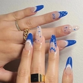 Unghie finte lunghe stiletto blu e bianche con motivi a stella sulla mano - Stile Francese Stella Blu Bianco(JP1774)