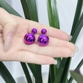 Boucles d'oreilles double perle violette avec finition miroir sur fond de feuilles vertes - Violet
