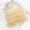 Natuurlijke luffa sponsblok in witte mand voor milieuvriendelijk baden en schoonmaken - 14x10x3cm / Volledig sisal blok