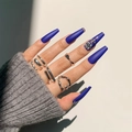 Mat koningsblauwe lange coffin plaknagels met zilveren steentjes en metalen ringen - Matte Koningsblauw Strass Lange Coffin Stijl (JP1329) / 24 Stuks/Doos