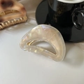 Pinza para el pelo de acetato crema iridiscente en forma de medialuna con muelle dorado - Color Sirena