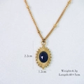 Details des goldenen Ovalanhängers mit blauem Stein und präzisen Größenangaben - Französische Vintage Oval Schwarz Achat