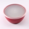 Contenitore rotondo rosso per alimenti con coperchio in plastica su sfondo viola - Set da 4 pezzi / Rosso