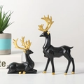 Estatuas modernas de renos geométricos en resina negra y dorada, set de dos - De pie + Sentado / Juego de 2 piezas / Negro