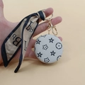 Porte-clés miroir en cuir floral avec fermoir doré et accessoire foulard en soie - Monogramme Blanc