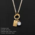 14K vergulde roestvrijstalen ketting met letter D-hanger en kristallen accenten. - Goud / Letter D