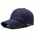 Casquette sport respirante bleu marine avec bord réfléchissant et panneaux perforés - Bleu marine