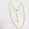Dettaglio della catena a torsione dorata con chiusura a moschettone e ciondolo a goccia - Catena a Fune da 2,0 mm (45+5 cm Oro 24K)