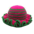 Detalle macro de gorro de ganchillo hecho a mano con textura de lana rosa y verde volantes - M(54-60cm) / Rayas Magenta y Verdes