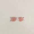 Gafas de sol infantiles con montura transparente, lentes rosas y detalles de remaches - Rosa Transparente