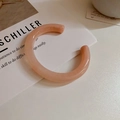 Chic open C-shape resin bangle in coral pink marble finish for a modern look - Pink