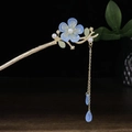 Goldene Zweig-Haarnadel mit blauer Blume und hängenden Quasten-Anhängern - Hellblaue Blume Künstliche Perle Zweig Quaste (0423)
