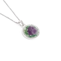 Dettaglio della collana con ametista grezza, ghiaia verde e cristalli di strass - Argento Rettangolare Base Verde Ametista