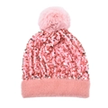 Detail van roze gebreide muts met pailletten en een pluizige afneembare imitatiebont pompon - Abrikoos