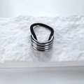 Élastique à cheveux minimaliste avec triple arche métallique argentée et corde noire - Argent Poli Miroir / Argent 4 Tubes