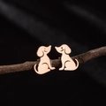 Orecchini a perno a forma di cucciolo in acciaio inossidabile oro rosa su ramo rustico - Oro rosa