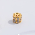 Nahaufnahme der vergoldeten S925 Silberperle mit funkelnder Zirkon-Einlage für DIY-Schmuck - Gold Reihenperle Klein 3mm