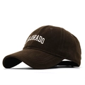 Detail der Colorado-Stickerei auf einer braunen Cord-Baseballkappe mit Vintage-Textur - 56-61CM (Einstellbar) / Kaffeebraun