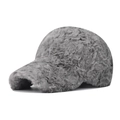 Detailaufnahme der grauen Teddy-Plüsch-Basecap mit dicker warmer Winterstruktur - Verstellbar / Teddyvlies Grau