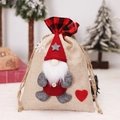 Bolsa de regalo de Navidad de arpillera con borde de cuadros rojos y gnomo 3D - Bolsa de Caramelos de Gnomo del Bosque Con Gorro Rojo