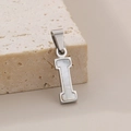 Pendentif lettre I avec incrustation en nacre blanche et finition en acier argenté - Pendentif Lettre I (KP115547-K)