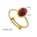 Vue macro détaillée de la bague en or martelé de 1,8g avec gemme rouge ovale sertie - Rouge (Agate Rouge)