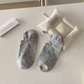 Light gray low-cut cotton socks with black polka dots and non-slip design for women - One Size / Gray