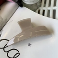 Detail of the milk tea colored acrylic hair claw clip with a glossy finish for women - Light Nude Pink
