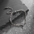 Bracciale a catena Figaro argento con pendente a nodo celtico su base in pietra - Nodo della strega / Argento