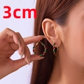 Pendientes de aro de 3cm con espiral de esmalte rojo y verde en acabado dorado - 3cm / Espiral Rojo Verde Oro (Pequeño)