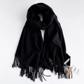 Sciarpa nera a tinta unita con nappe da donna in finto cashmere e cartellini - Nero